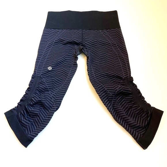 Lululemon In The Flow Crop II Heathered Naval Blue
Seamless Size 4 - Picture 5 of 13